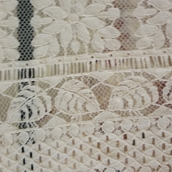 Lace Floral Summer Blouse - Picture 4 of 5